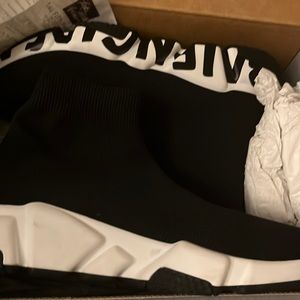 Authentic Speed LT Graffiti runners only wore twice.